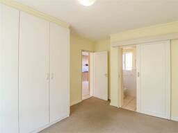 2 Bedroom Apartment / Flat to Rent in Onder Papegaaiberg