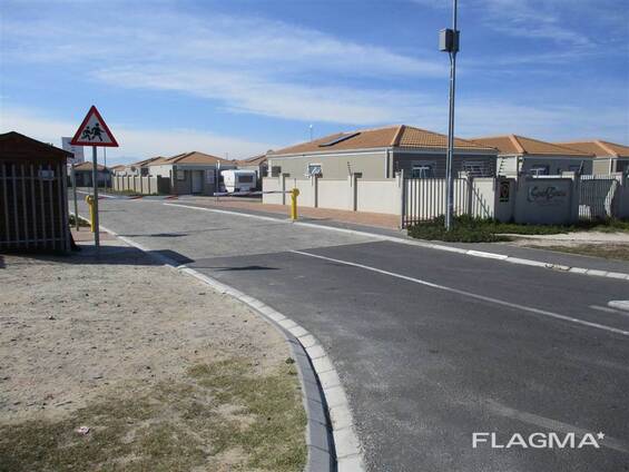 Affordable 2 Bedroom Townhouse in Strandfontein