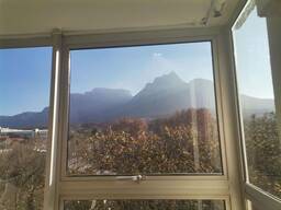 One Beroom Apartment To Rent In Rondebosch